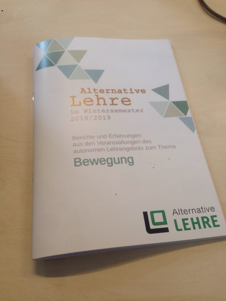 Im AStA-Büro findet ihr außerdem eine Publikation über die Alternative Lehre im Wintersemester 2018/2019 mit vielen Berichten über einzelne Seminare.